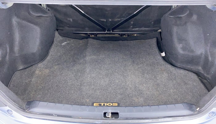 2013 Toyota Etios V SP, Petrol, Manual, 36,336 km, Boot Inside