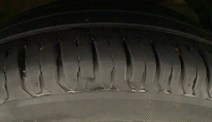 2017 Maruti Dzire ZDI AMT, Diesel, Automatic, 69,704 km, Right Front Tyre Tread