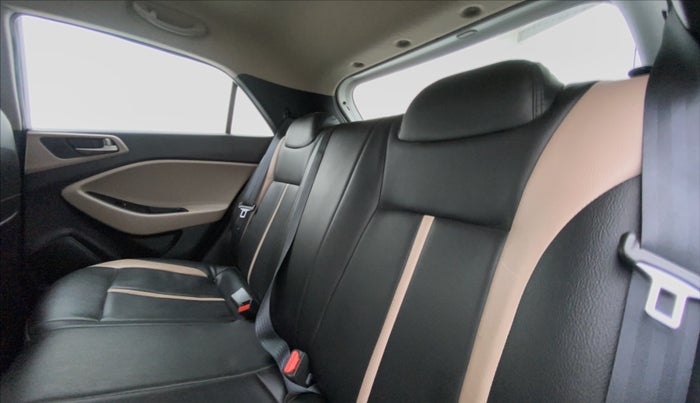 2017 Hyundai Elite i20 ASTA 1.2, Petrol, Manual, 26,725 km, Right Side Rear Door Cabin