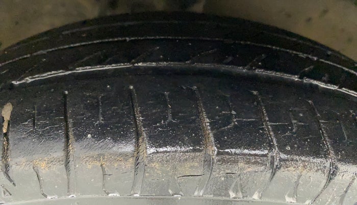 2011 Maruti Zen Estilo LXI CNG, CNG, Manual, 64,614 km, Right Front Tyre Tread