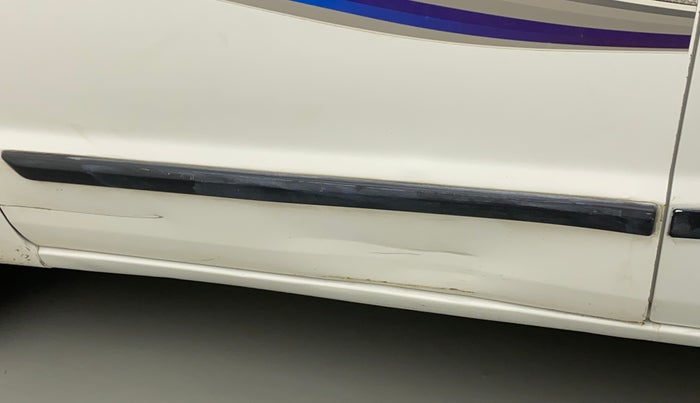 2011 Maruti Zen Estilo LXI CNG, CNG, Manual, 64,614 km, Front passenger door - Minor scratches