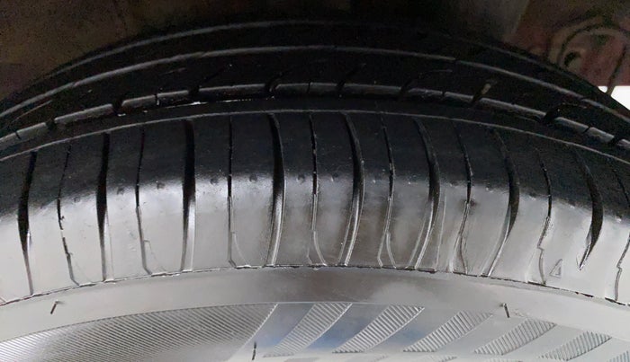 2018 Hyundai Grand i10 SPORTZ 1.2 KAPPA VTVT, Petrol, Manual, 27,339 km, Left Rear Tyre Tread