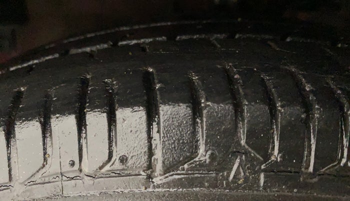 2014 Hyundai i10 SPORTZ 1.1, Petrol, Manual, 37,958 km, Left Front Tyre Tread