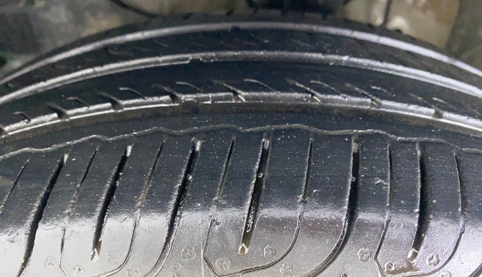 2015 Honda Jazz 1.2 V MT, Petrol, Manual, 68,192 km, Left Front Tyre Tread