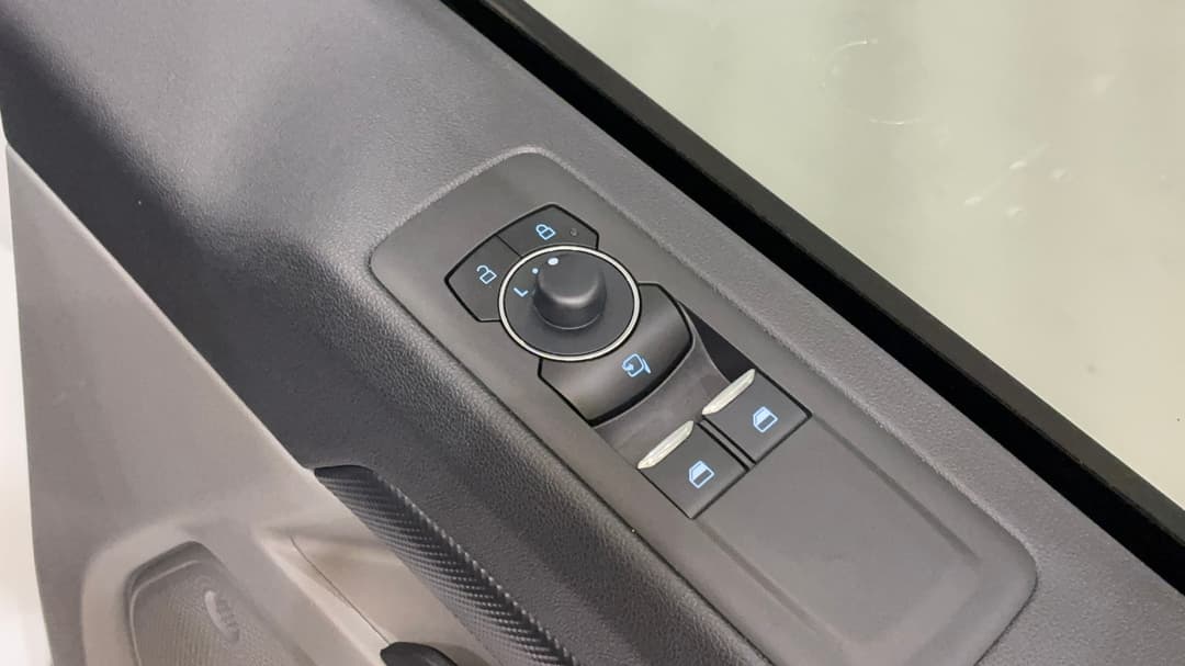 2025 Ford Transit Custom Trail (lwb), Automatic, 15877 km, Drivers Side Door Panel Controls