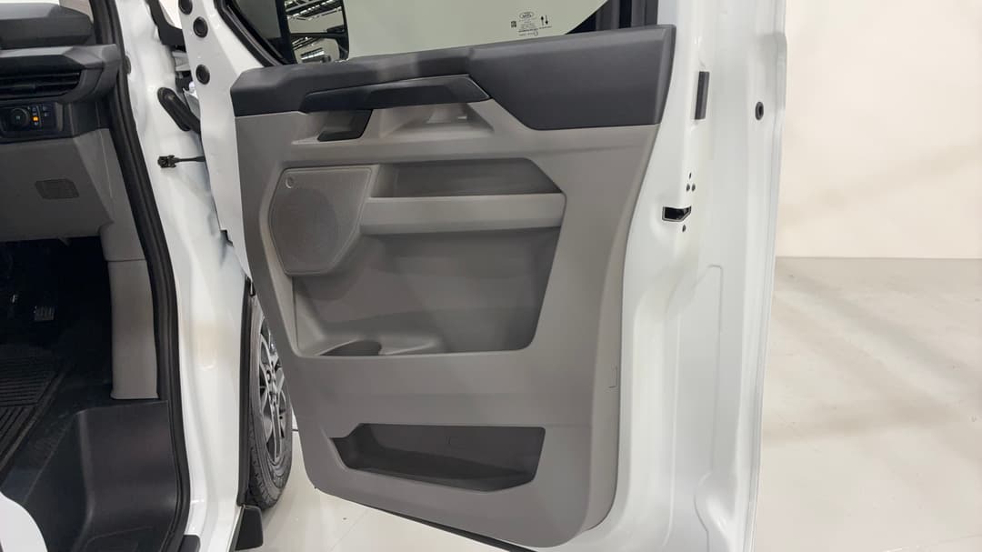 2025 Ford Transit Custom Trail (lwb), Automatic, 15877 km, Speaker View