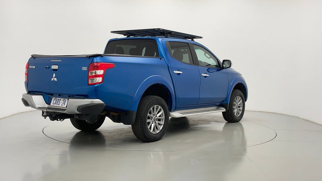 Right Back Diagonal (45- Degree) View