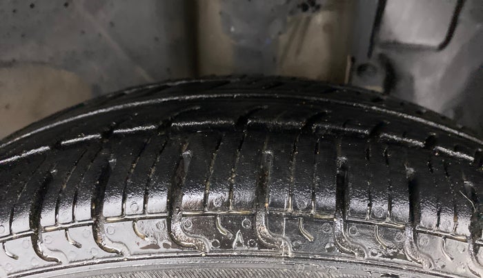 2017 Renault Kwid RXT 1.0, Petrol, Manual, 65,192 km, Right Front Tyre Tread