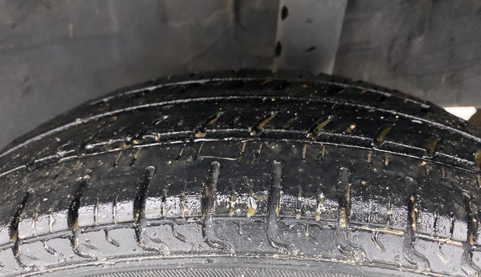 2017 Renault Kwid RXT 1.0, Petrol, Manual, 65,192 km, Left Rear Tyre Tread