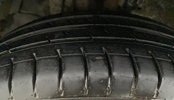 2015 Maruti Swift VXI, Petrol, Manual, 73,113 km, Right Front Tyre Tread