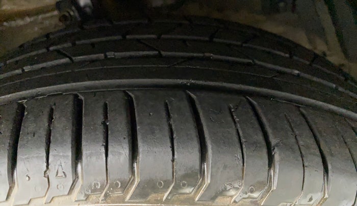 2016 Maruti Ciaz ZXI+, Petrol, Manual, 46,027 km, Right Front Tyre Tread