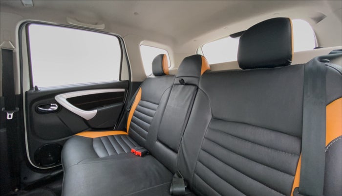 2015 Renault Duster RXL 110PS EXPLORER, Diesel, Manual, 94,673 km, Right Side Rear Door Cabin