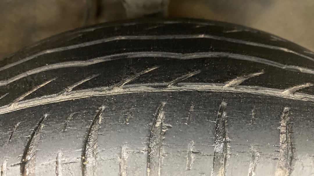 Right Front Tyre Tread