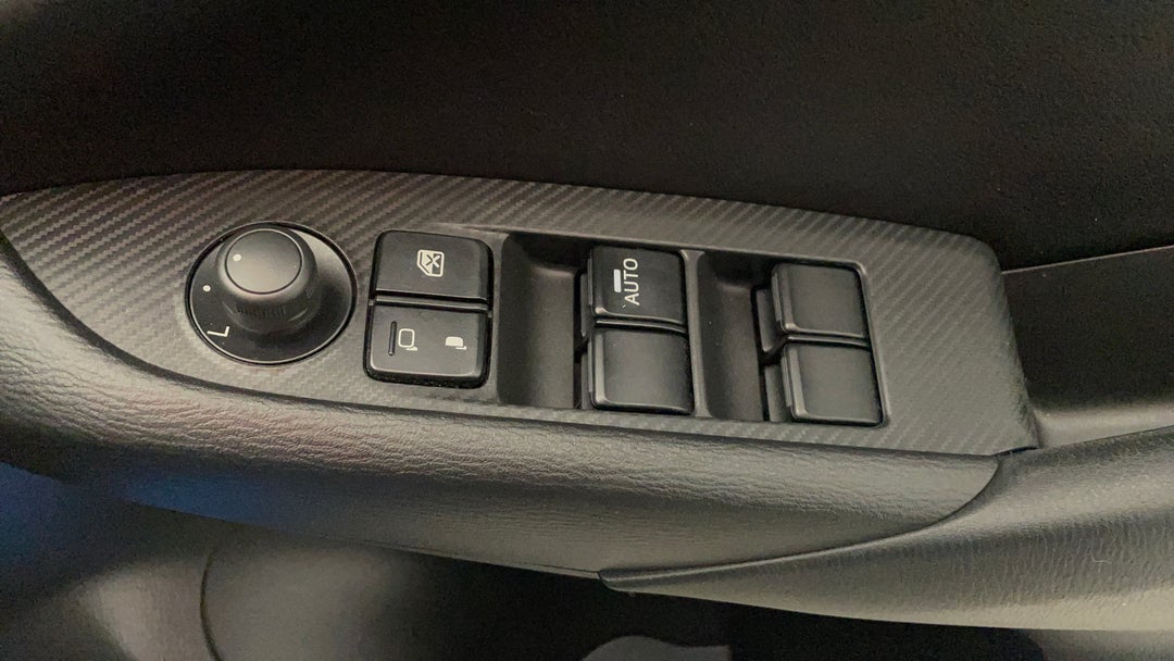 2018 Mazda CX-3 Maxx Sport (fwd), Automatic, 94108 km, Drivers Side Door Panel Controls