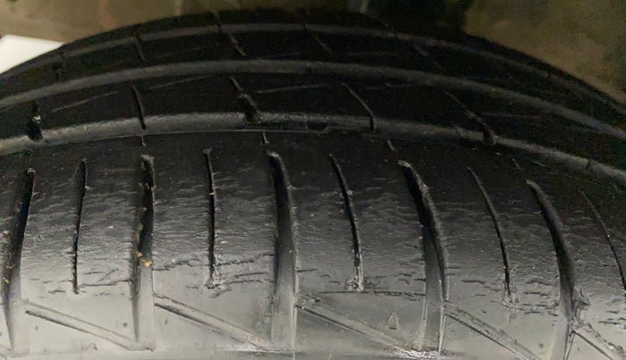 2014 Hyundai Xcent SX 1.2, Petrol, Manual, 60,048 km, Left Front Tyre Tread