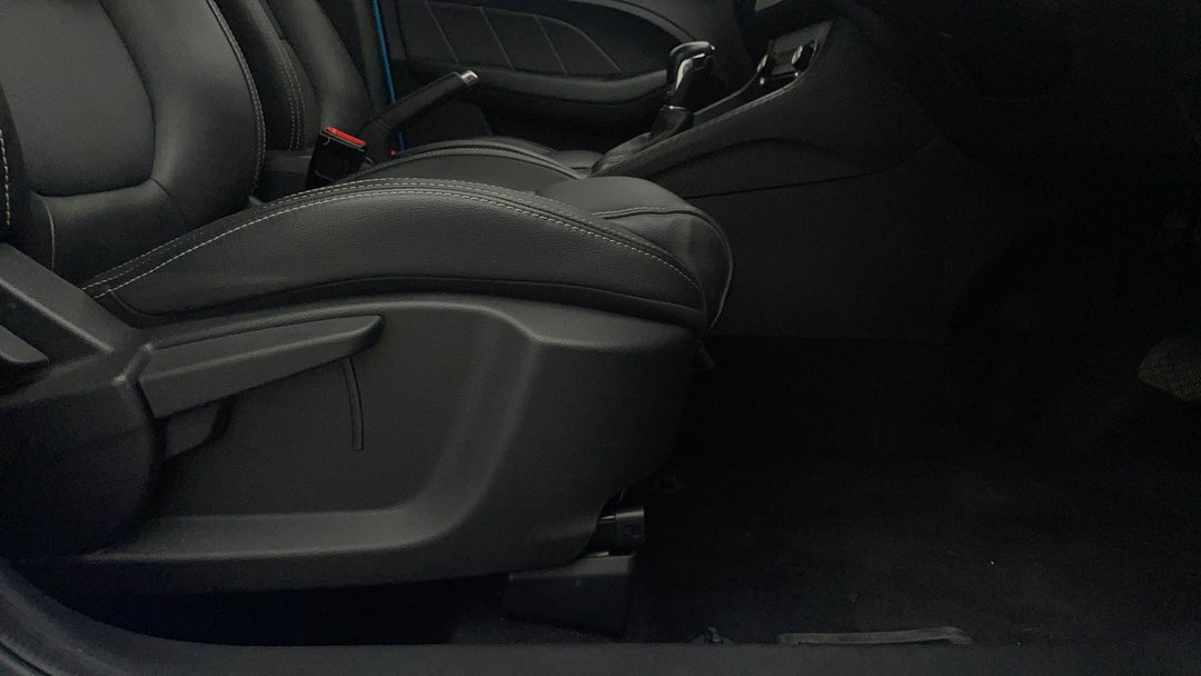 2023 MG ZS Excite, Automatic, 19169 km, Drivers Side Adjustment Panel