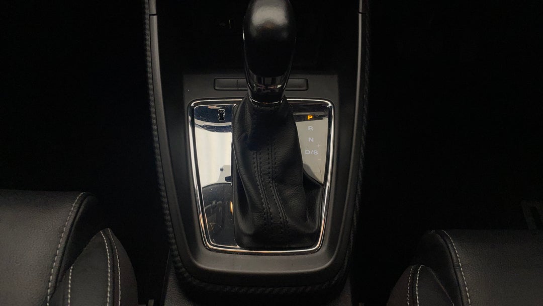 2023 MG ZS Excite, Automatic, 19169 km, Gear Lever 