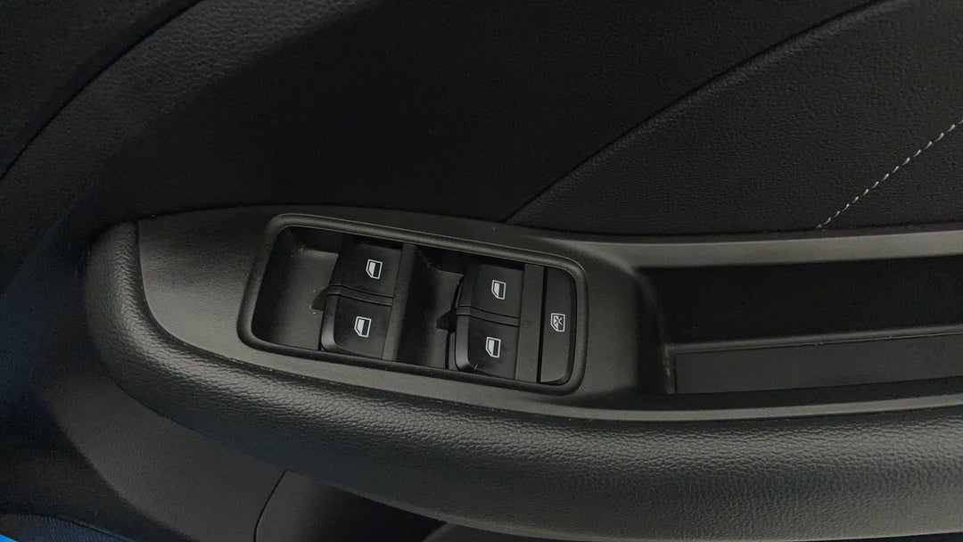 2023 MG ZS Excite, Automatic, 19169 km, Drivers Side Door Panel Controls