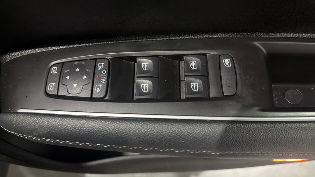 2023 Renault Koleos Zen (4x2), Automatic, 32504 km, Drivers Side Door Panel Controls