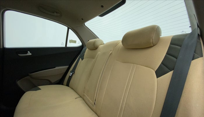 2014 Hyundai Xcent S (O) 1.2, Petrol, Manual, 80,250 km, Right Side Rear Door Cabin