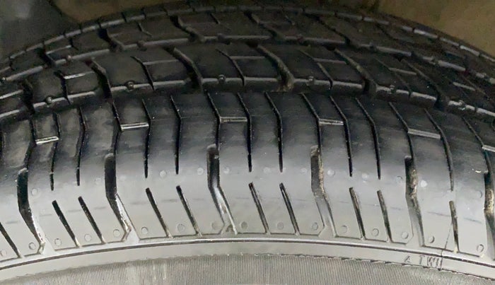 2018 Hyundai Elite i20 MAGNA EXECUTIVE 1.2, Petrol, Manual, 55,117 km, Left Front Tyre Tread