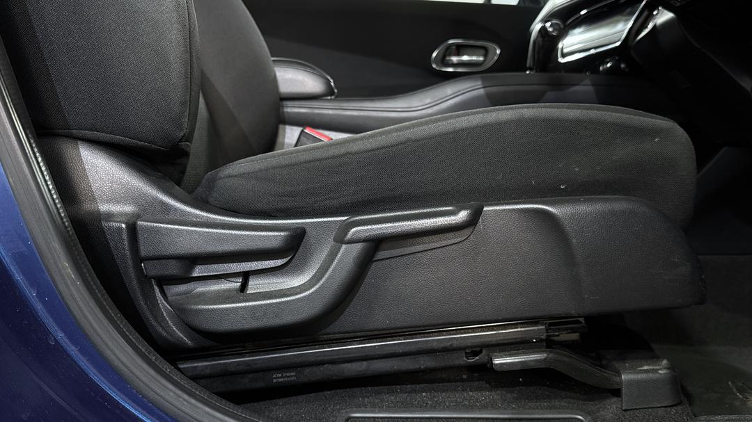 2015 Honda HR-V Vti-s, Automatic, 158927 km, Drivers Side Adjustment Panel