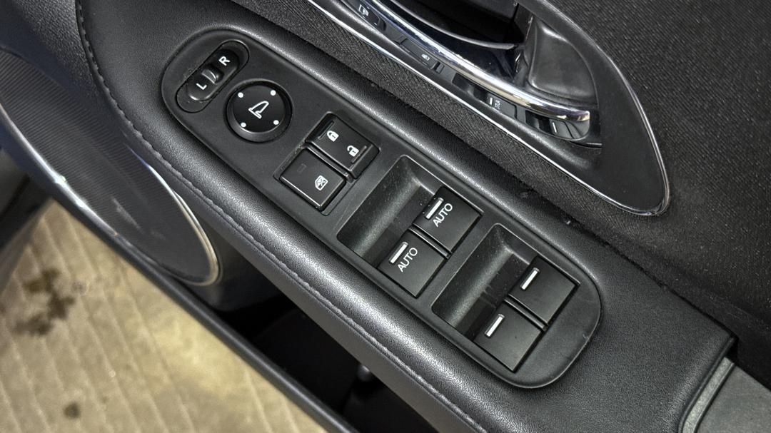 2015 Honda HR-V Vti-s, Automatic, 158927 km, Drivers Side Door Panel Controls