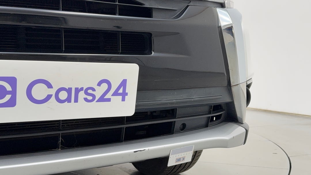 Bumper Front Scratch