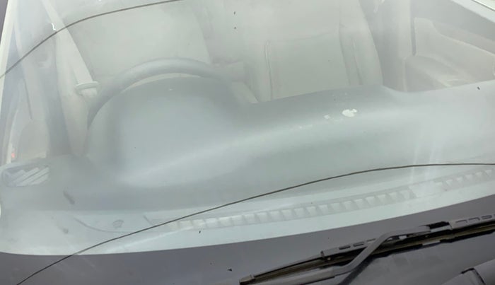 2018 Maruti Ciaz SIGMA 1.5 SHVS MT  PETROL, Petrol, Manual, 52,662 km, Front windshield - Minor spot on windshield