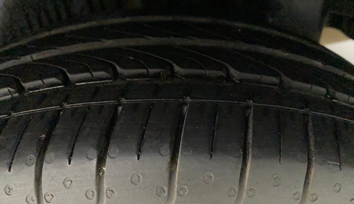 2018 Maruti Ciaz SIGMA 1.5 SHVS MT  PETROL, Petrol, Manual, 52,662 km, Left Rear Tyre Tread