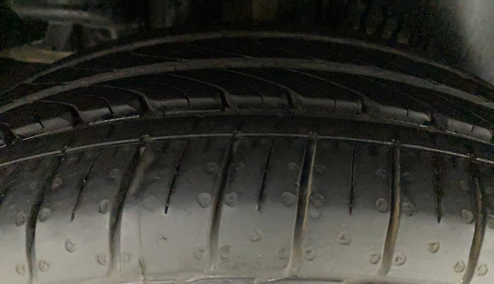 2018 Maruti Ciaz SIGMA 1.5 SHVS MT  PETROL, Petrol, Manual, 52,662 km, Right Rear Tyre Tread