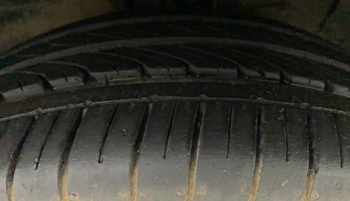 2018 Maruti Ciaz SIGMA 1.5 SHVS MT  PETROL, Petrol, Manual, 52,662 km, Right Front Tyre Tread