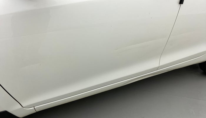 2017 Maruti Swift VXI, Petrol, Manual, 53,911 km, Front passenger door - Minor scratches