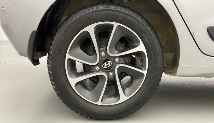 2017 Hyundai Grand i10 SPORTZ (O) 1.2 AT VTVT, Petrol, Automatic, 19,358 km, Right Rear Wheel