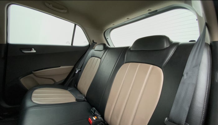 2017 Hyundai Grand i10 SPORTZ (O) 1.2 AT VTVT, Petrol, Automatic, 19,358 km, Right Side Rear Door Cabin