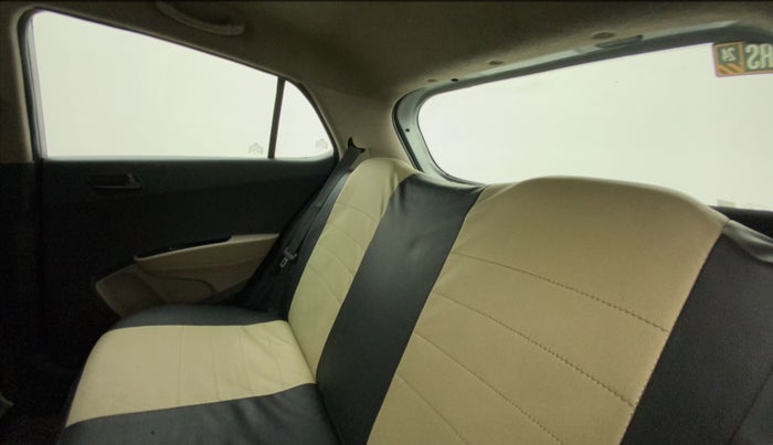 2016 Hyundai Grand i10 MAGNA 1.2 KAPPA VTVT, CNG, Manual, 82,442 km, Right Side Rear Door Cabin