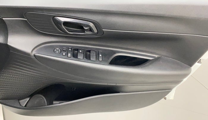2021 Hyundai NEW I20 SPORTZ 1.2 MT DUAL TONE, Petrol, Manual, 32,732 km, Driver Side Door Panels Control