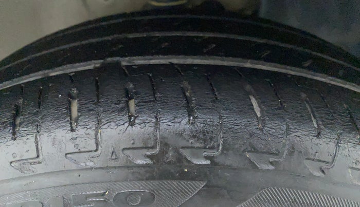 2017 Maruti IGNIS DELTA 1.2 K12, Petrol, Manual, 70,330 km, Right Front Tyre Tread