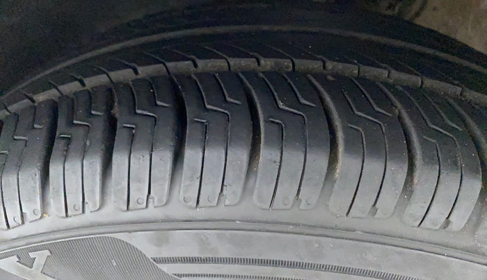 2014 Skoda Rapid 1.5 TDI CR AMBITION PLUS, Diesel, Manual, 83,171 km, Left Front Tyre Tread