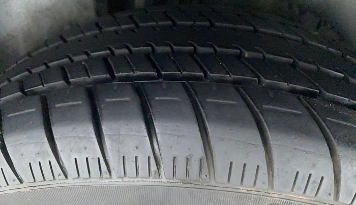 2014 Skoda Rapid 1.5 TDI CR AMBITION PLUS, Diesel, Manual, 83,171 km, Right Rear Tyre Tread