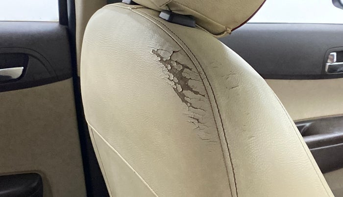 2011 Hyundai i20 SPORTZ 1.2 O, Petrol, Manual, 50,161 km, Front left seat (passenger seat) - Cover slightly torn