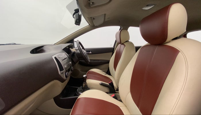 2011 Hyundai i20 SPORTZ 1.2 O, Petrol, Manual, 50,161 km, Right Side Front Door Cabin