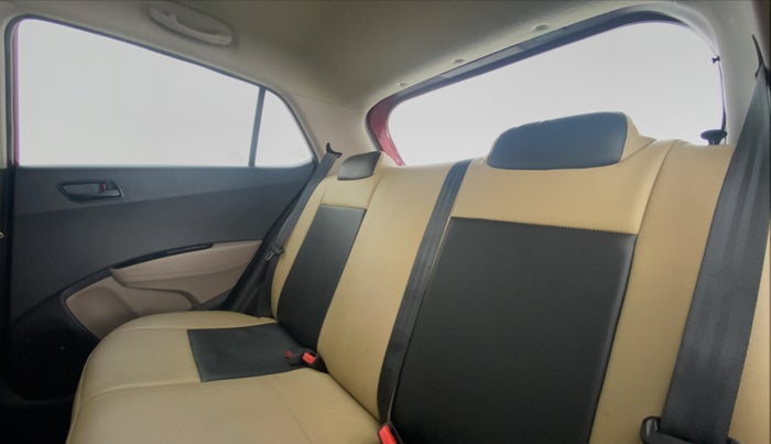 2016 Hyundai Grand i10 Magna 1.2 AT  VTVT, Petrol, Automatic, 19,606 km, Right Side Rear Door Cabin