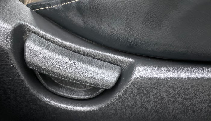 2019 Hyundai Grand i10 MAGNA 1.2 VTVT, Petrol, Manual, 23,398 km, Driver Side Adjustment Panel