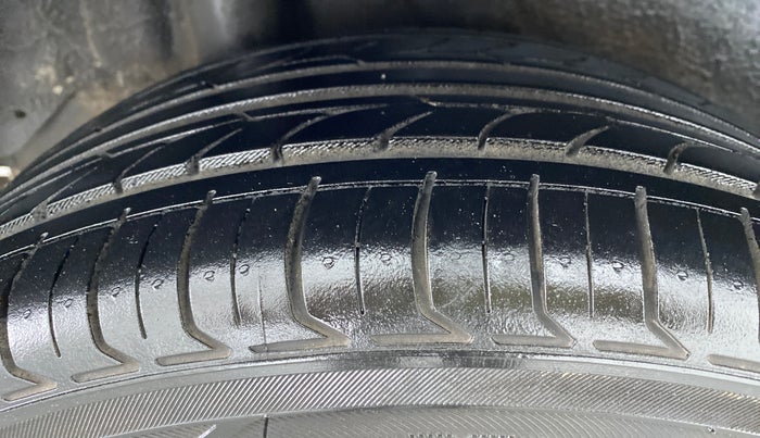 2018 Hyundai Verna 1.6 SX VTVT, Petrol, Manual, 37,834 km, Right Rear Tyre Tread