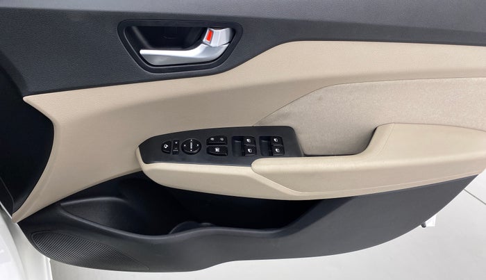 2018 Hyundai Verna 1.6 SX VTVT, Petrol, Manual, 37,834 km, Driver Side Door Panels Control