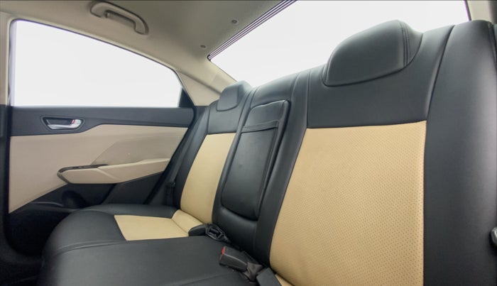 2018 Hyundai Verna 1.6 SX VTVT, Petrol, Manual, 37,834 km, Right Side Rear Door Cabin