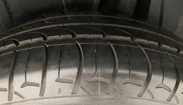 2019 Maruti XL6 ALPHA AT, Petrol, Automatic, 30,084 km, Left Rear Tyre Tread