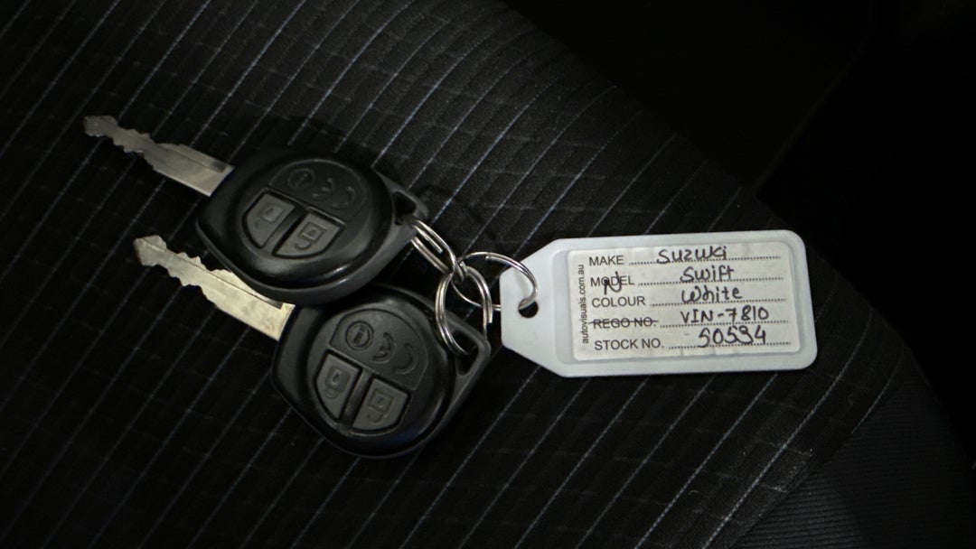 2015 Suzuki Swift Gl, Automatic, 94062 km, Key Close-up