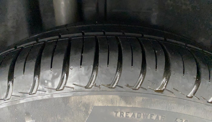 2018 Ford FREESTYLE TITANIUM 1.2 TI-VCT MT, Petrol, Manual, 74,462 km, Right Rear Tyre Tread